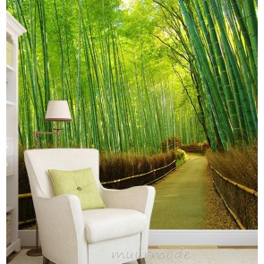 Fotobehang pad tussen groene bamboestengels